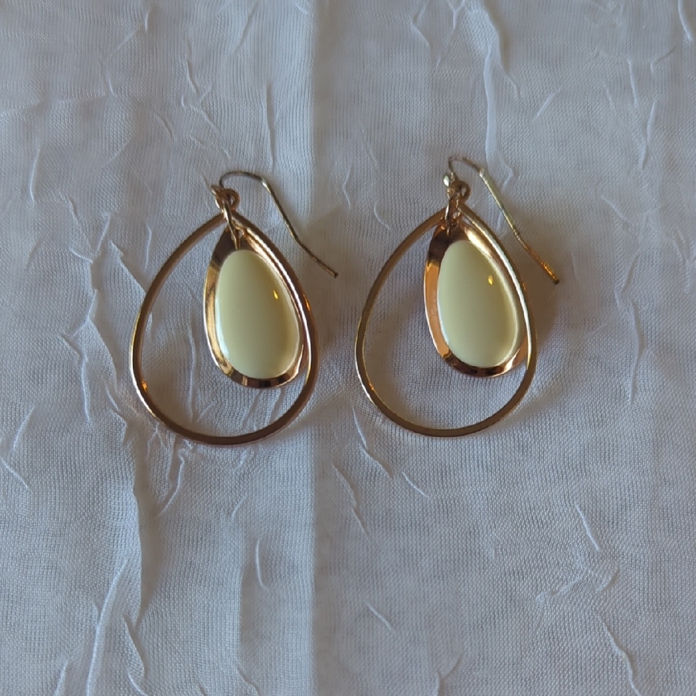 Elegant Gold and Cream Teardrop Earrings